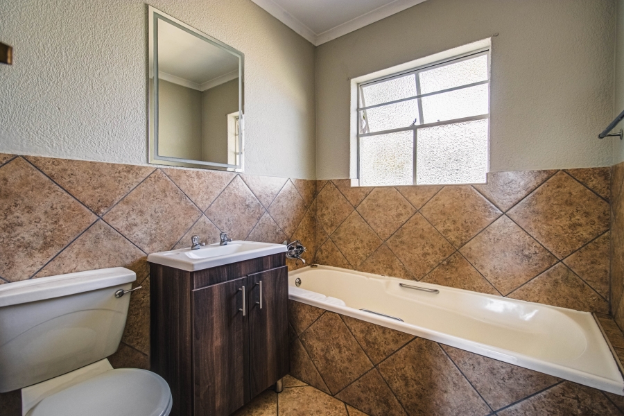 3 Bedroom Property for Sale in Glen Marais Gauteng