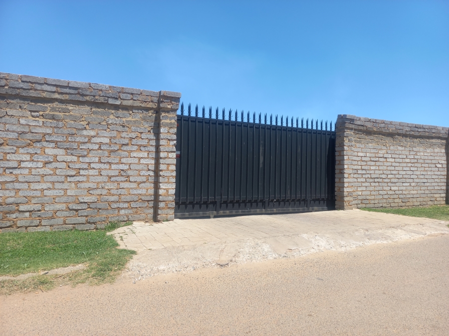 3 Bedroom Property for Sale in Lenasia South Gauteng