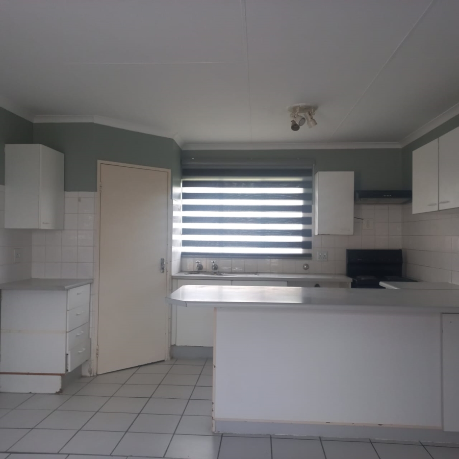 To Let 3 Bedroom Property for Rent in Radiokop Gauteng