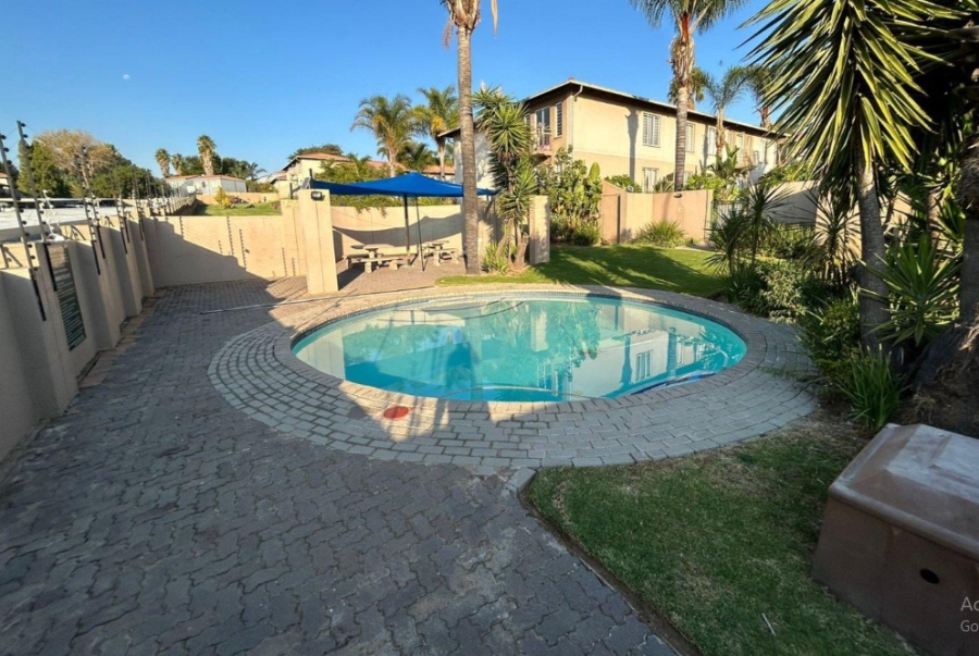 To Let 3 Bedroom Property for Rent in Radiokop Gauteng