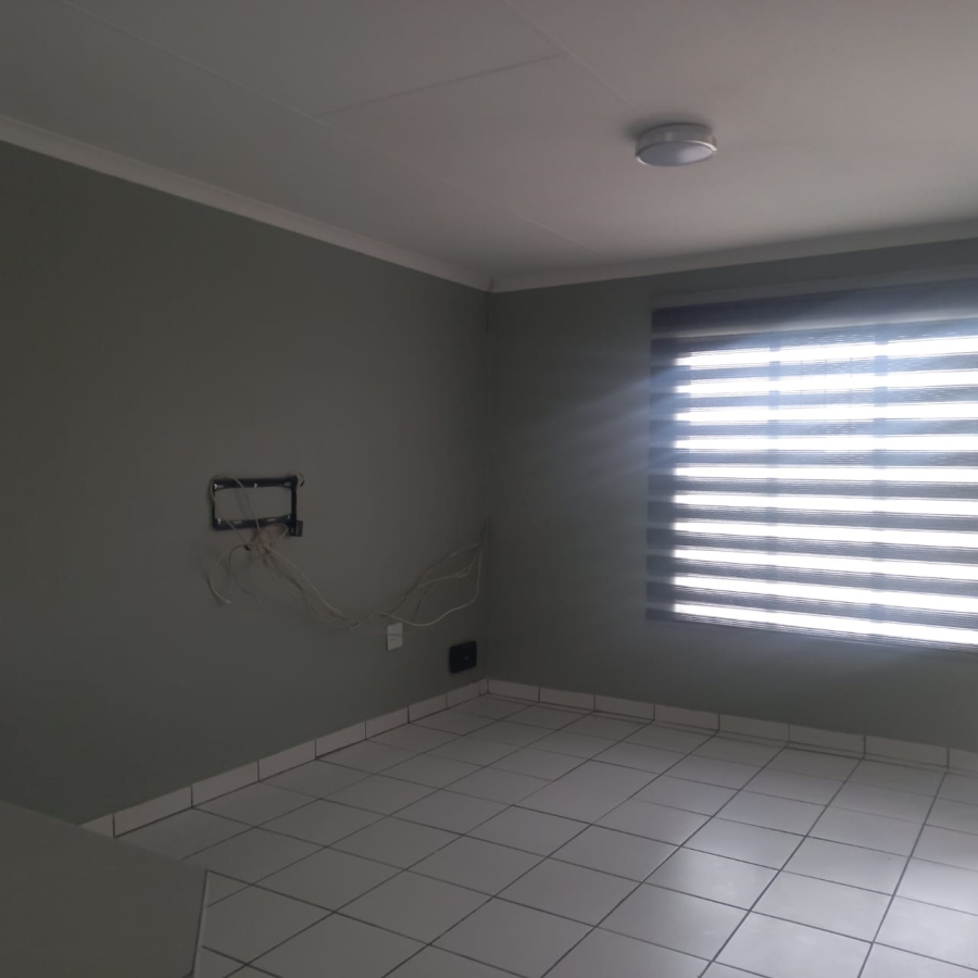 To Let 3 Bedroom Property for Rent in Radiokop Gauteng