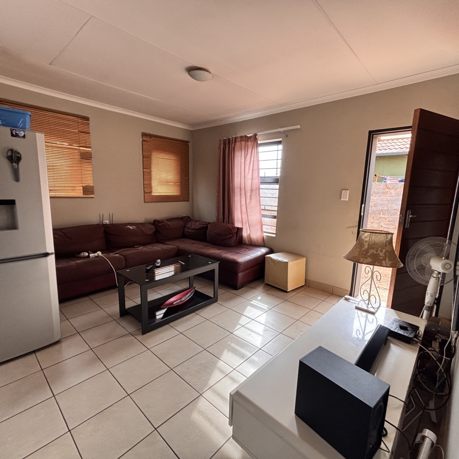 2 Bedroom Property for Sale in Protea Glen Gauteng