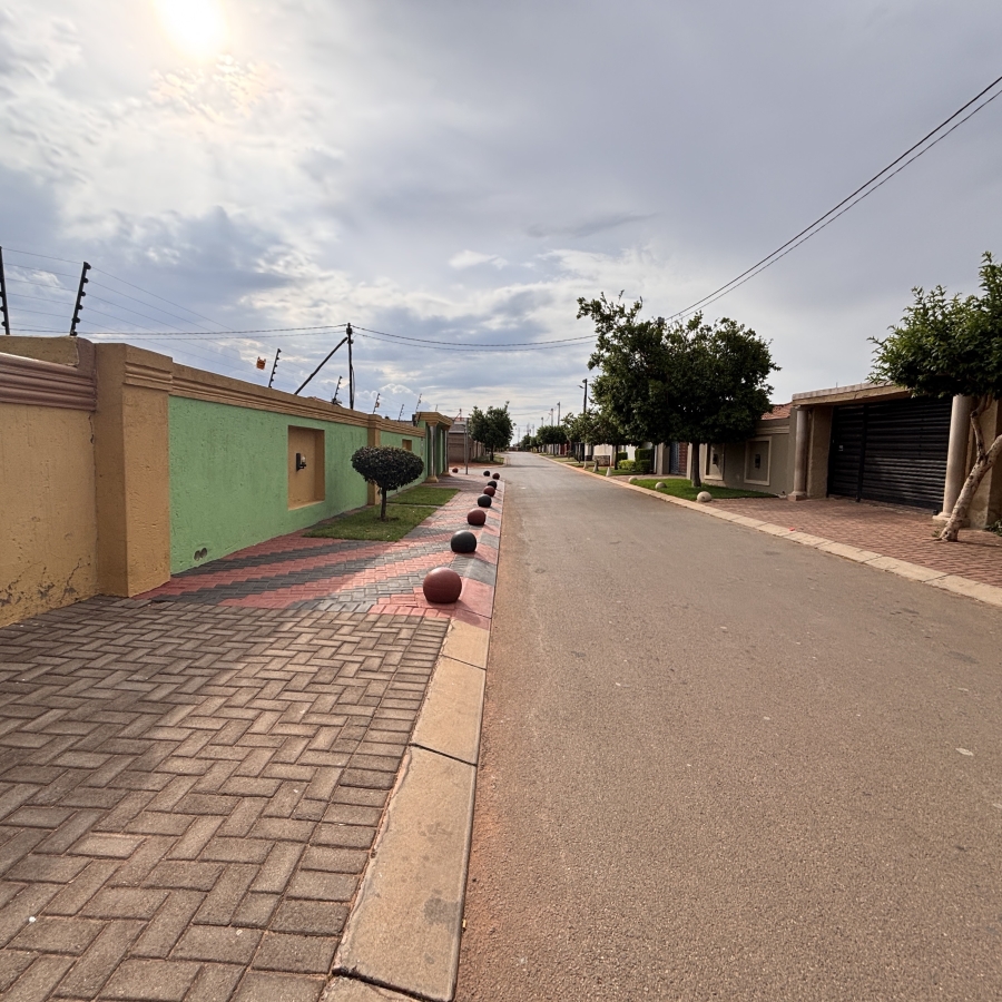 2 Bedroom Property for Sale in Protea Glen Gauteng