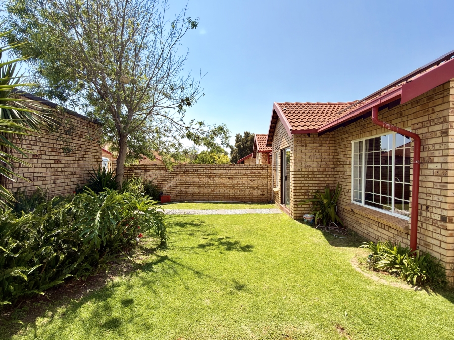 2 Bedroom Property for Sale in Moreleta Park Gauteng