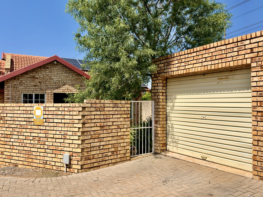 2 Bedroom Property for Sale in Moreleta Park Gauteng