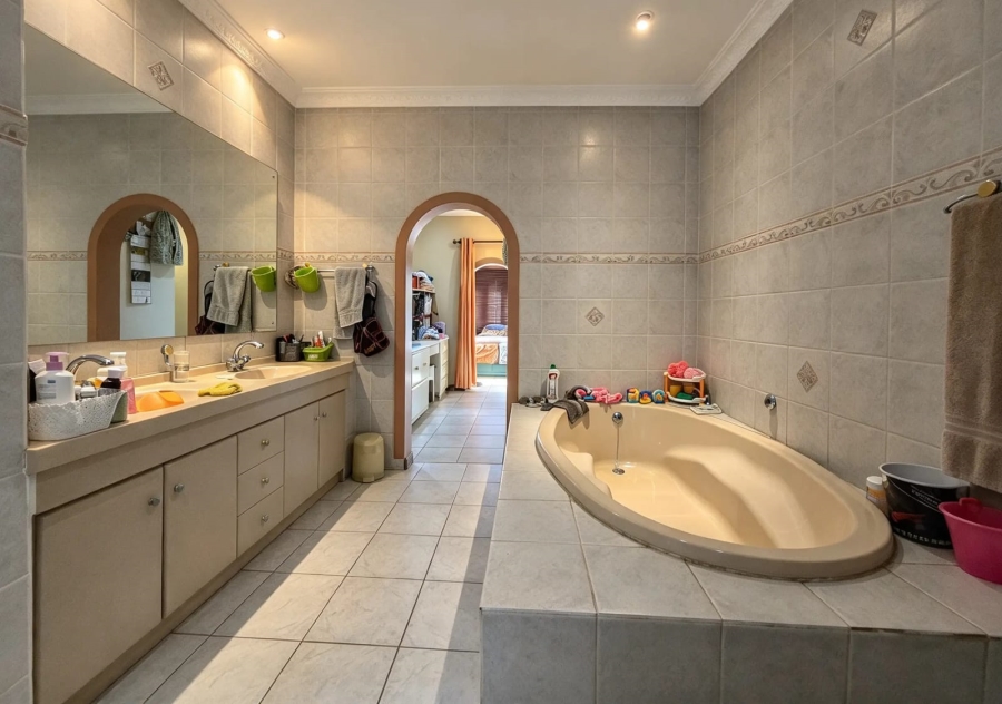 6 Bedroom Property for Sale in Amandasig Gauteng