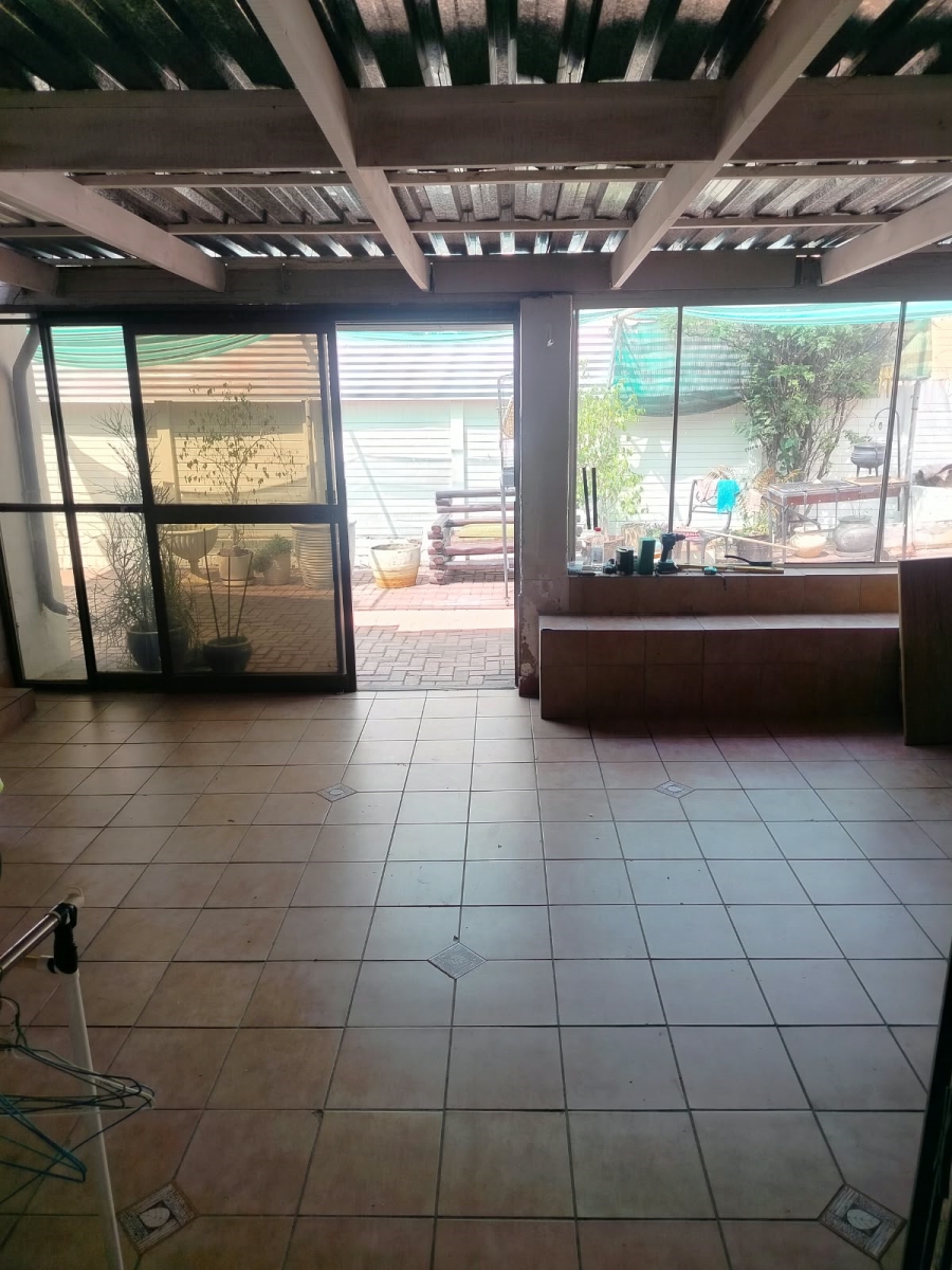 2 Bedroom Property for Sale in Bosmont Gauteng