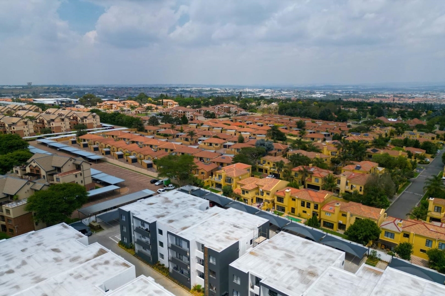 2 Bedroom Property for Sale in Erand Gardens Gauteng