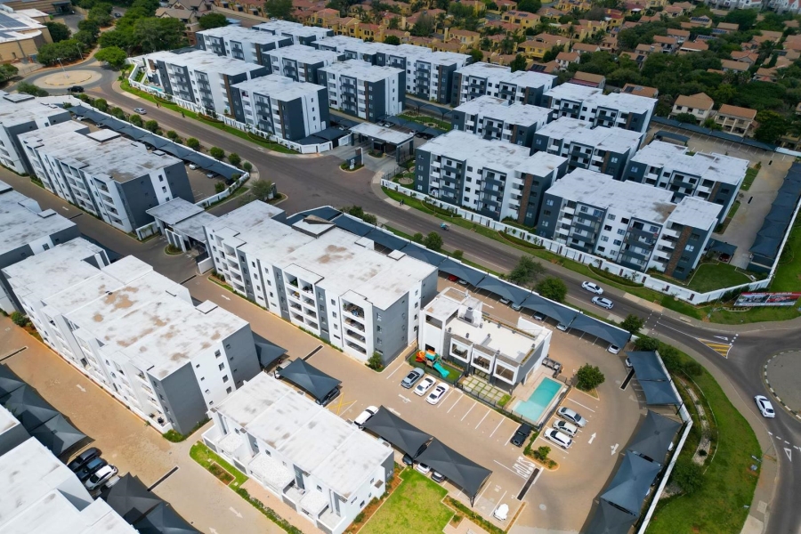 2 Bedroom Property for Sale in Erand Gardens Gauteng