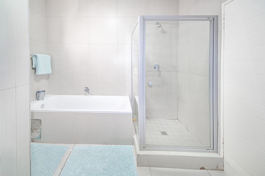 2 Bedroom Property for Sale in Erand Gardens Gauteng