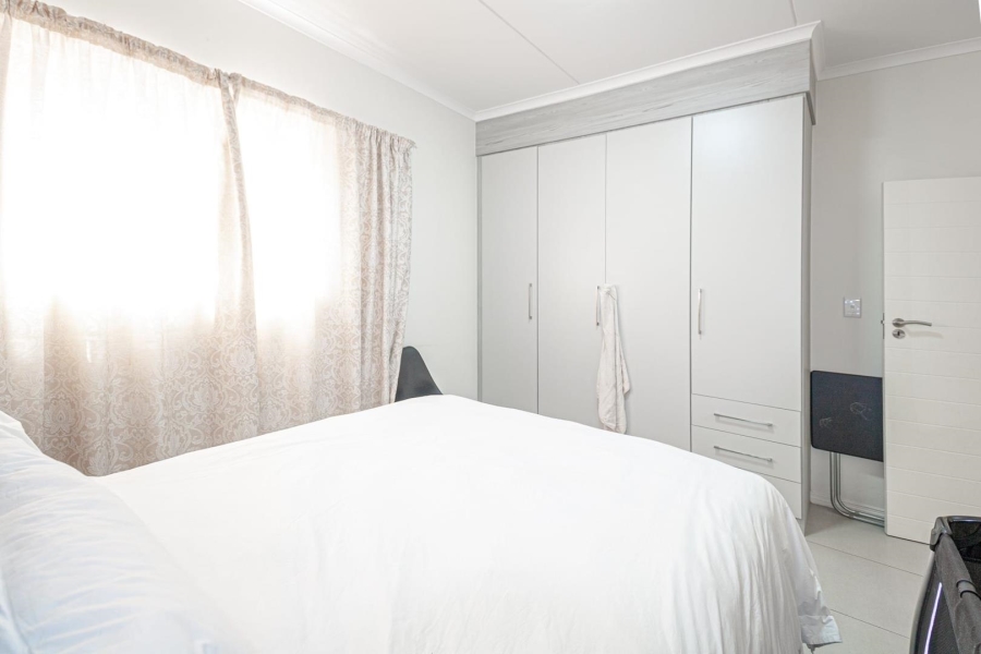 2 Bedroom Property for Sale in Erand Gardens Gauteng