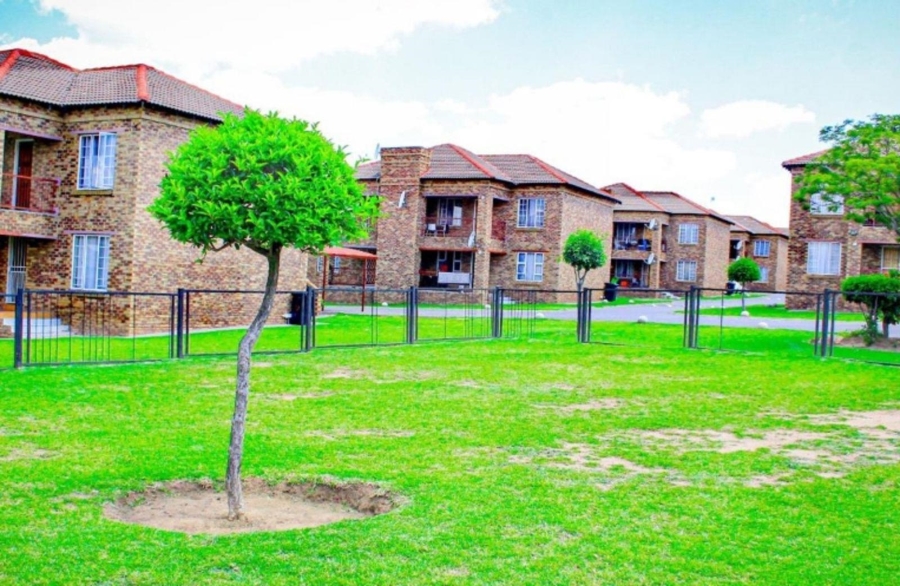 2 Bedroom Property for Sale in Erand Gardens Gauteng