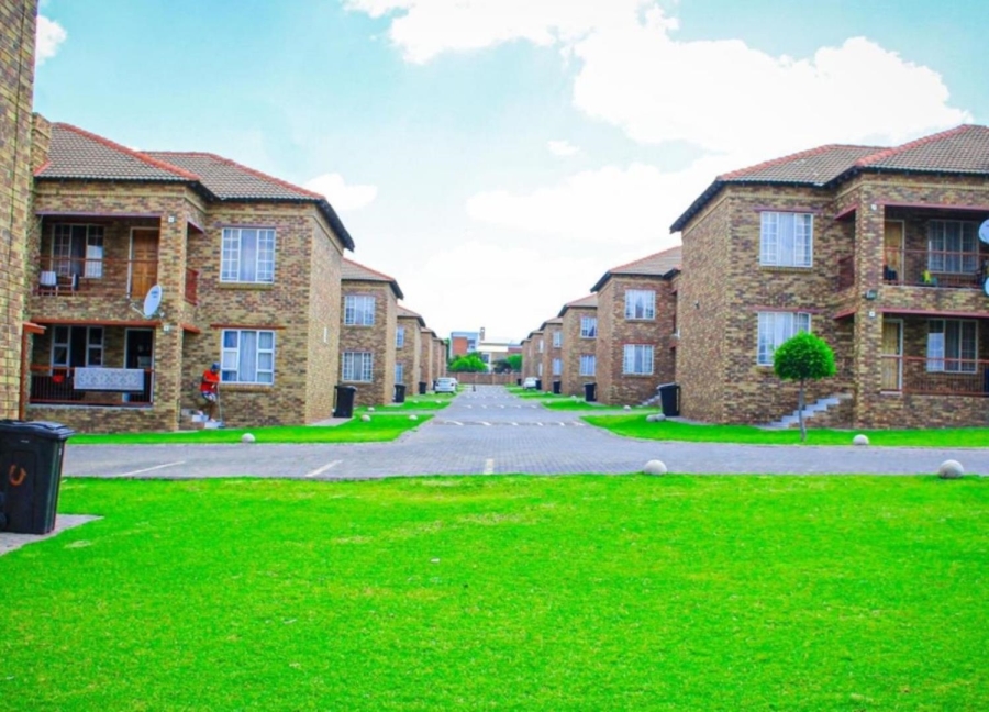 2 Bedroom Property for Sale in Erand Gardens Gauteng