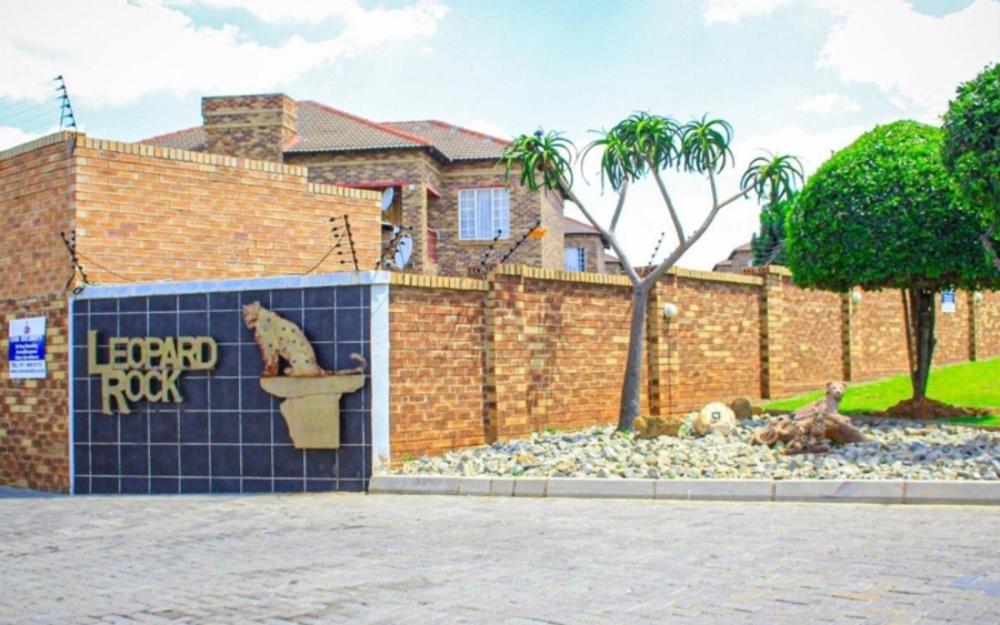 2 Bedroom Property for Sale in Erand Gardens Gauteng