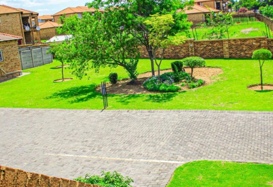 2 Bedroom Property for Sale in Erand Gardens Gauteng