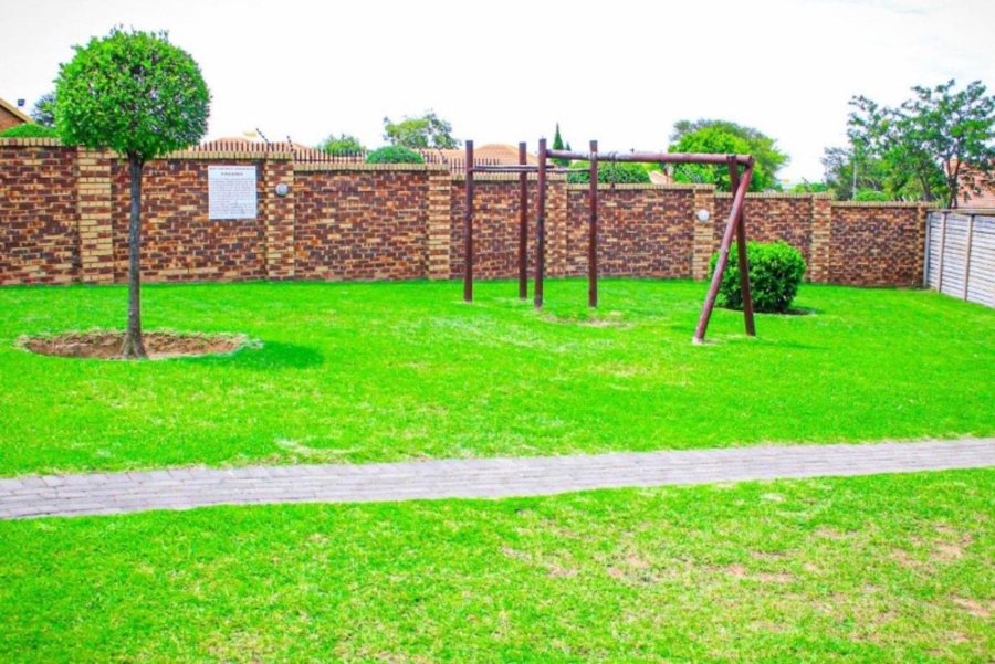 2 Bedroom Property for Sale in Erand Gardens Gauteng