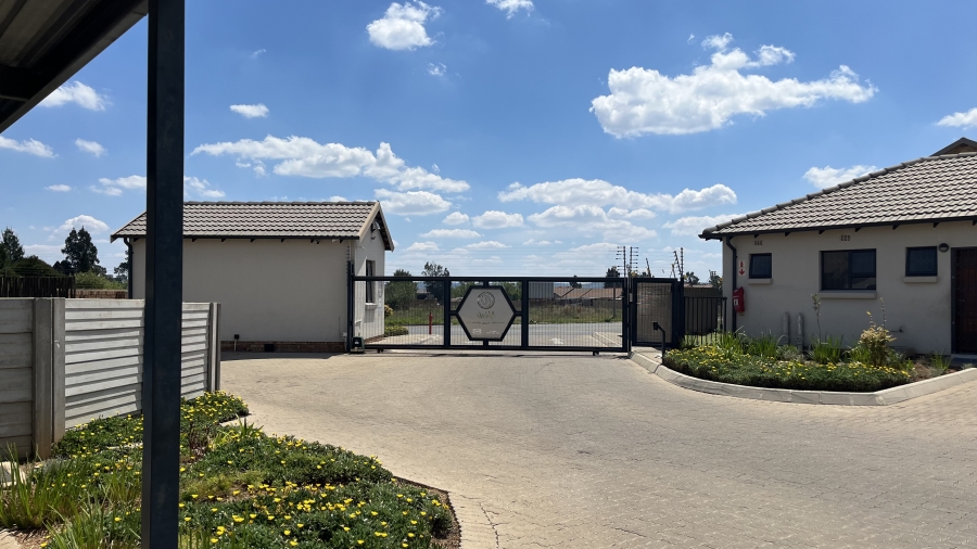 3 Bedroom Property for Sale in Albertsdal Gauteng