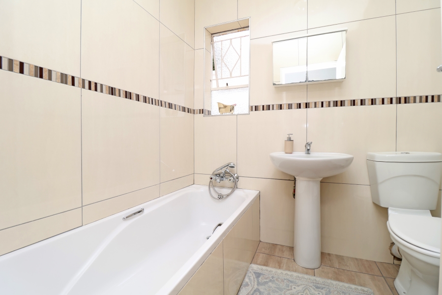 3 Bedroom Property for Sale in Corlett Gardens Gauteng