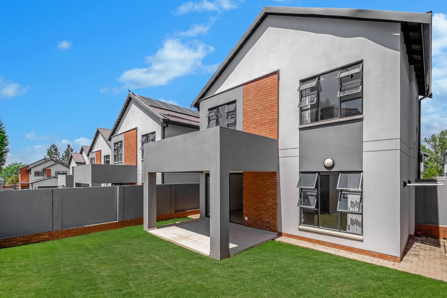 To Let 4 Bedroom Property for Rent in Broadacres Gauteng