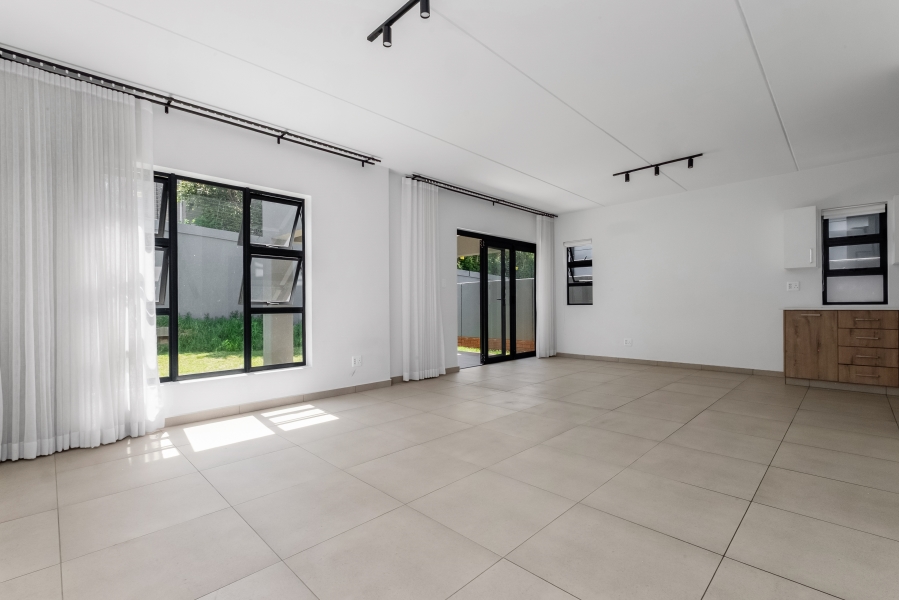 To Let 4 Bedroom Property for Rent in Broadacres Gauteng