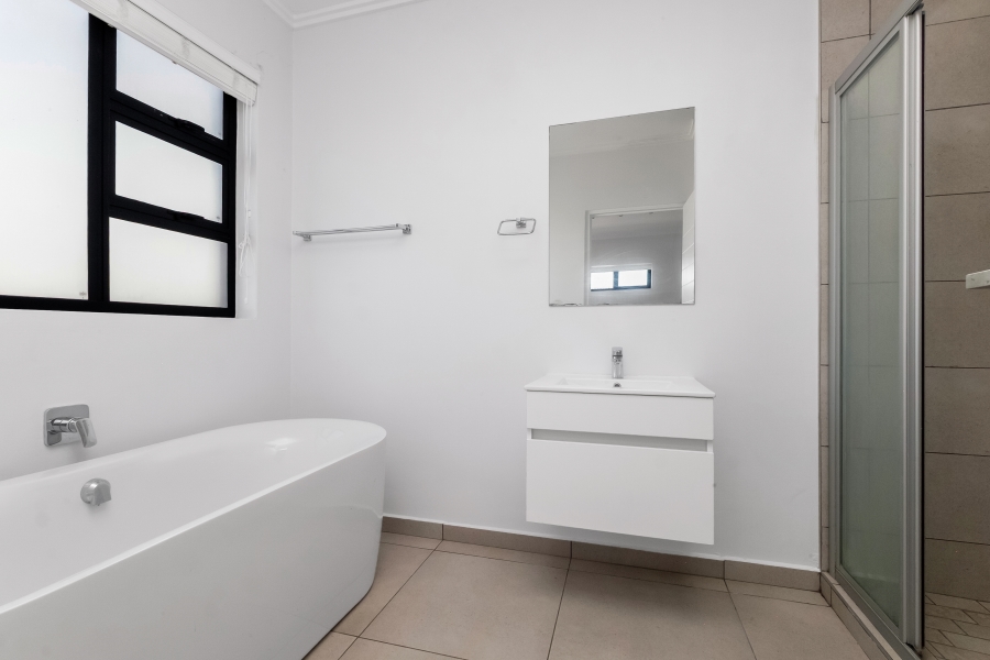 To Let 4 Bedroom Property for Rent in Broadacres Gauteng