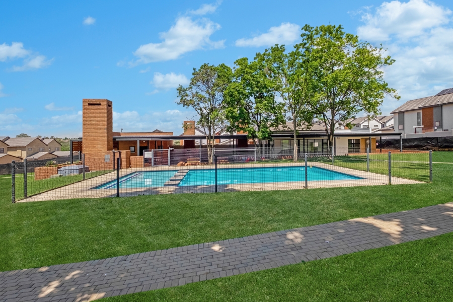 To Let 4 Bedroom Property for Rent in Broadacres Gauteng