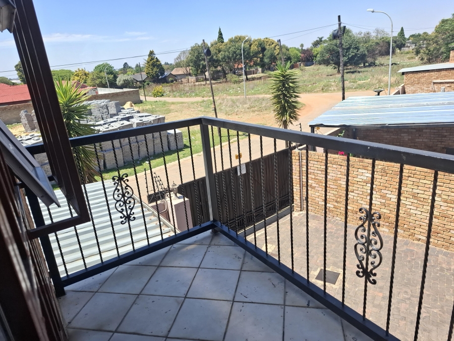 2 Bedroom Property for Sale in Eike Park Gauteng