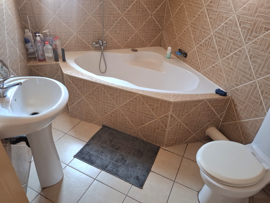 2 Bedroom Property for Sale in Eike Park Gauteng