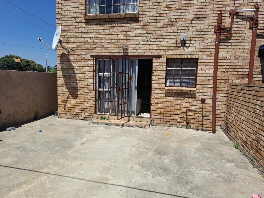 2 Bedroom Property for Sale in Eike Park Gauteng