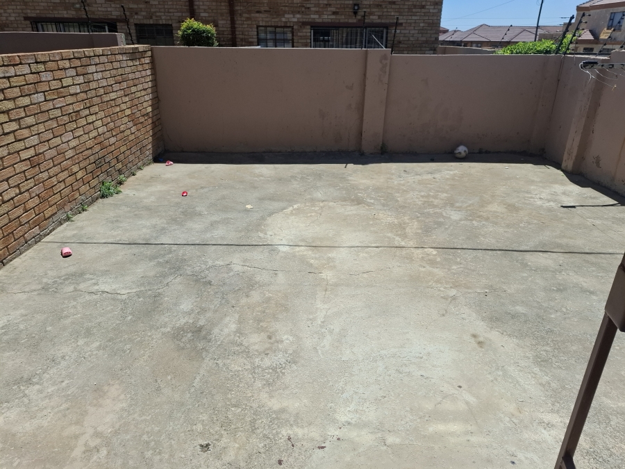 2 Bedroom Property for Sale in Eike Park Gauteng