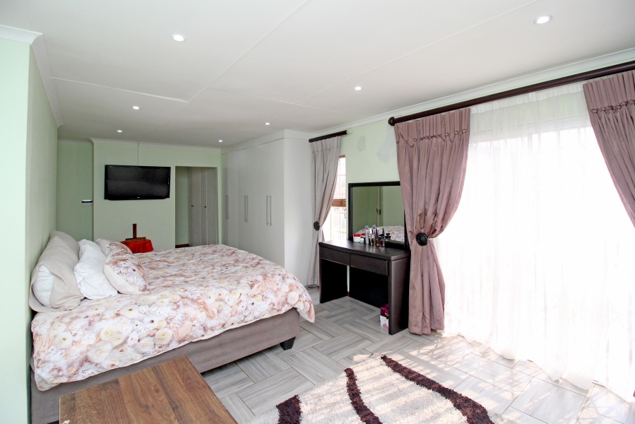 To Let 3 Bedroom Property for Rent in Weltevreden Park Gauteng