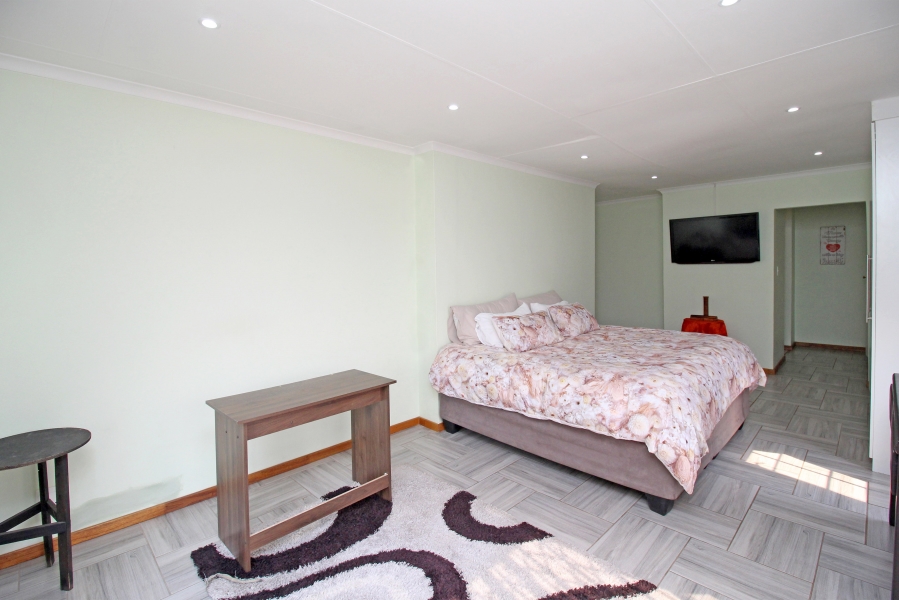 To Let 3 Bedroom Property for Rent in Weltevreden Park Gauteng