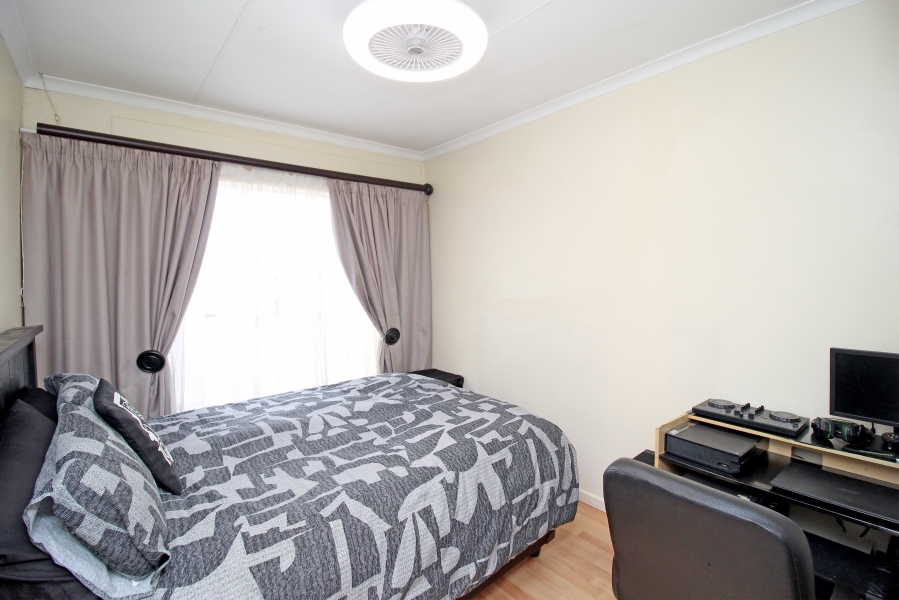 To Let 3 Bedroom Property for Rent in Weltevreden Park Gauteng