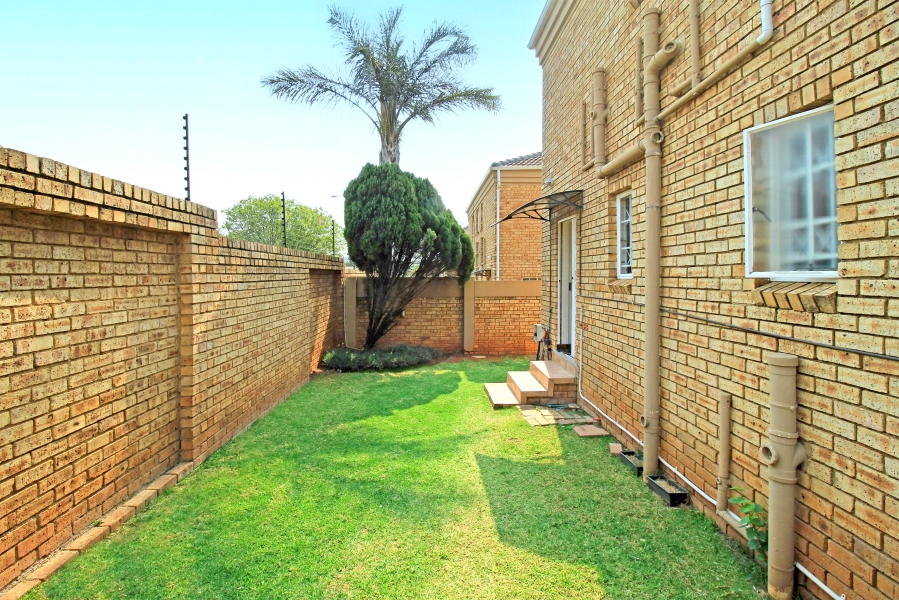To Let 3 Bedroom Property for Rent in Weltevreden Park Gauteng