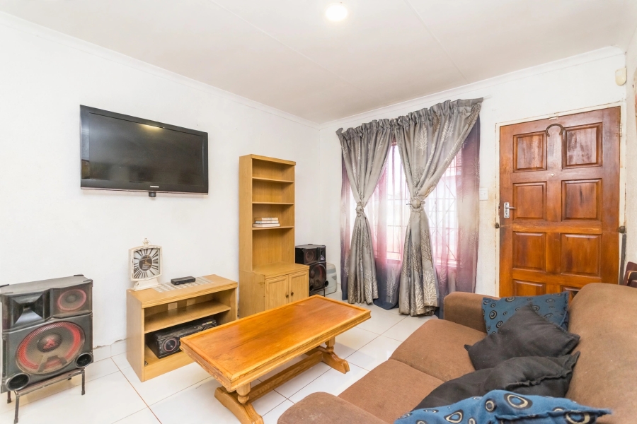 2 Bedroom Property for Sale in Protea Glen Gauteng