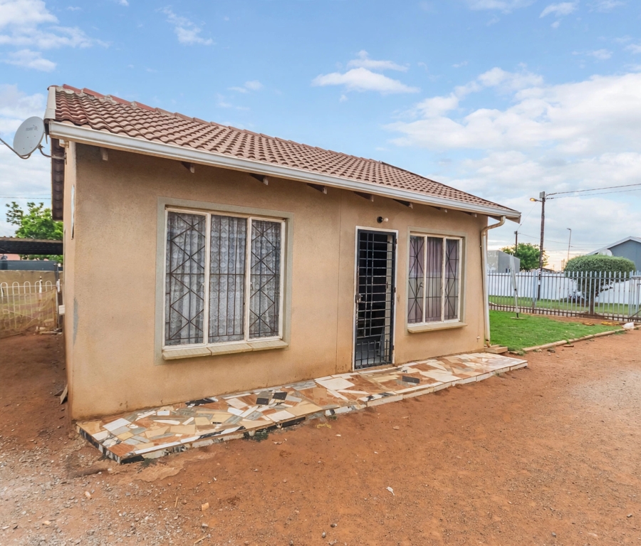 2 Bedroom Property for Sale in Protea Glen Gauteng