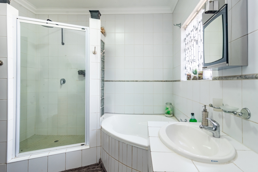 3 Bedroom Property for Sale in Kenmare Gauteng