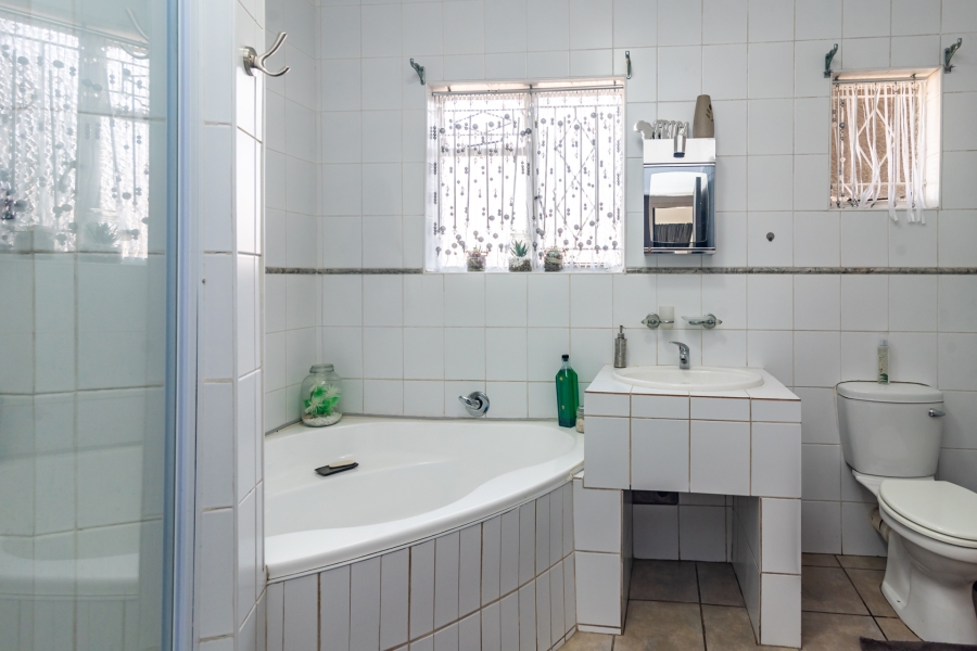 3 Bedroom Property for Sale in Kenmare Gauteng