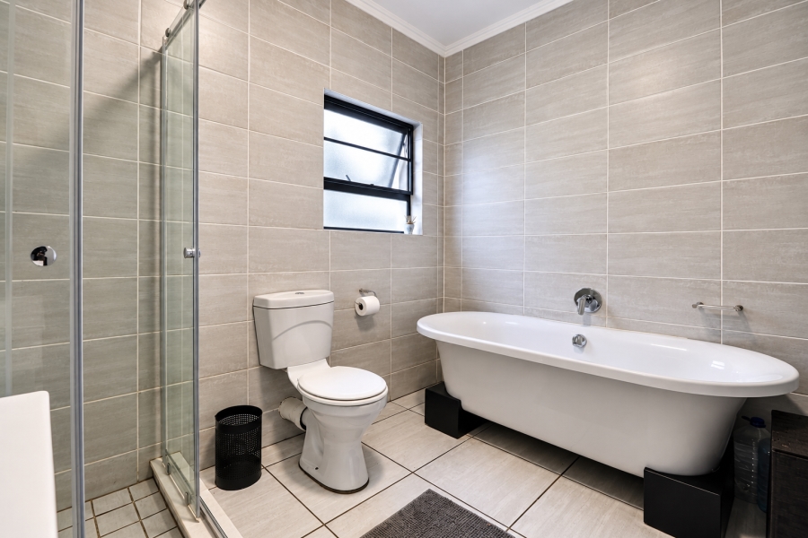 2 Bedroom Property for Sale in Waterfall Gauteng