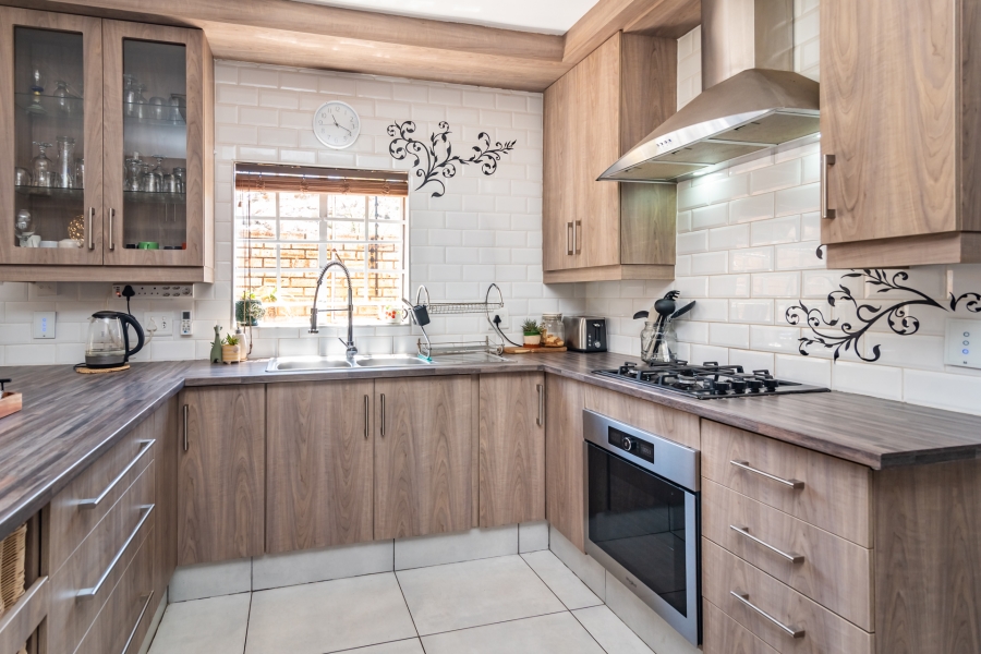 2 Bedroom Property for Sale in Kenmare Gauteng