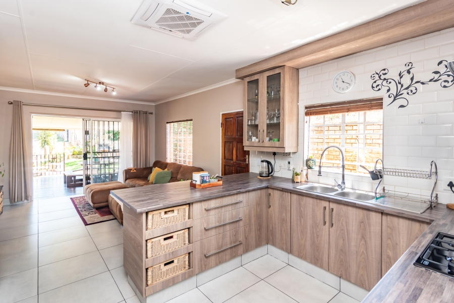 2 Bedroom Property for Sale in Kenmare Gauteng
