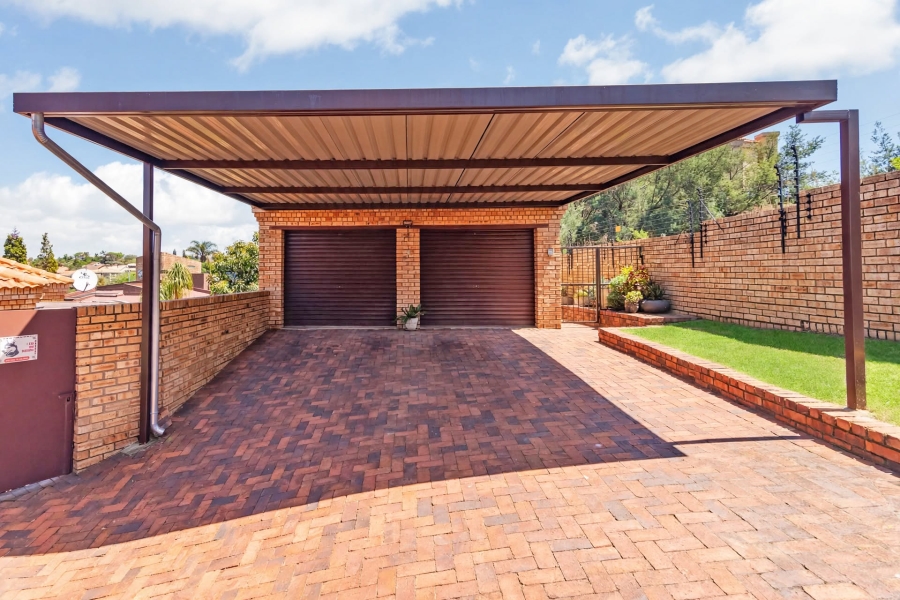 2 Bedroom Property for Sale in Kenmare Gauteng