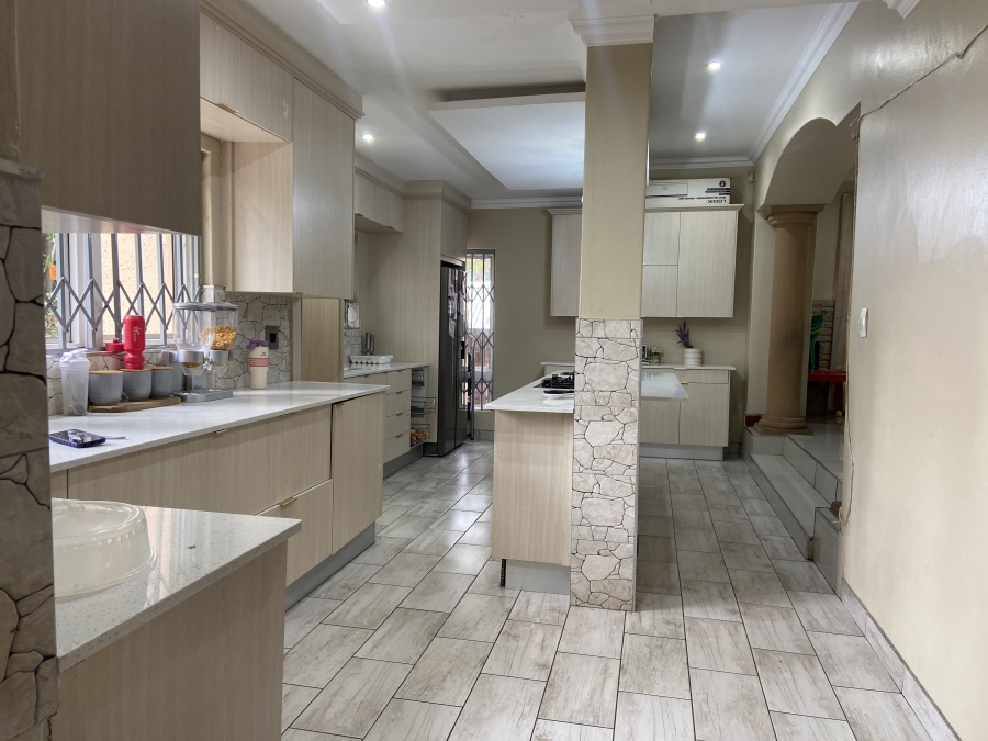 4 Bedroom Property for Sale in Faerie Glen Gauteng