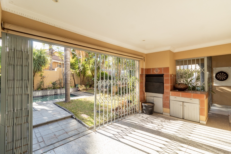 4 Bedroom Property for Sale in Faerie Glen Gauteng