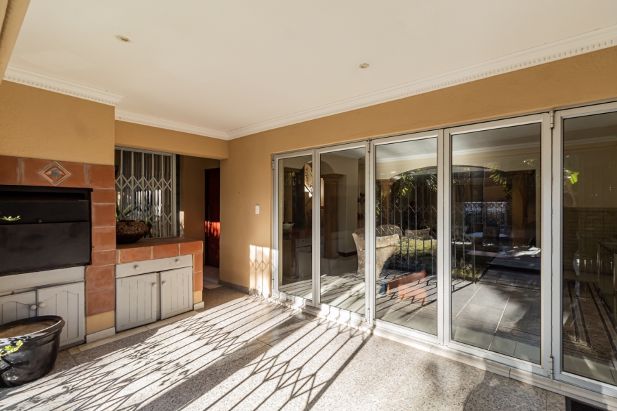 4 Bedroom Property for Sale in Faerie Glen Gauteng