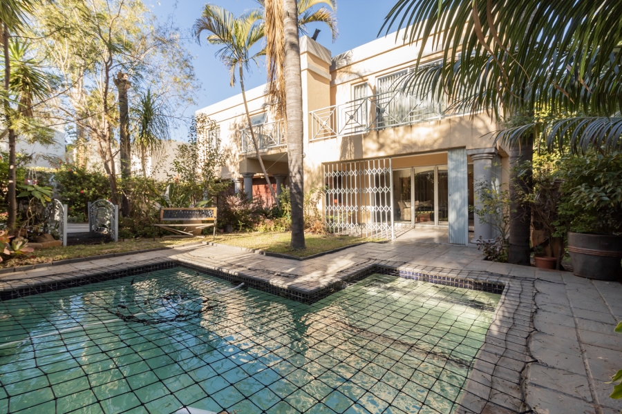 4 Bedroom Property for Sale in Faerie Glen Gauteng
