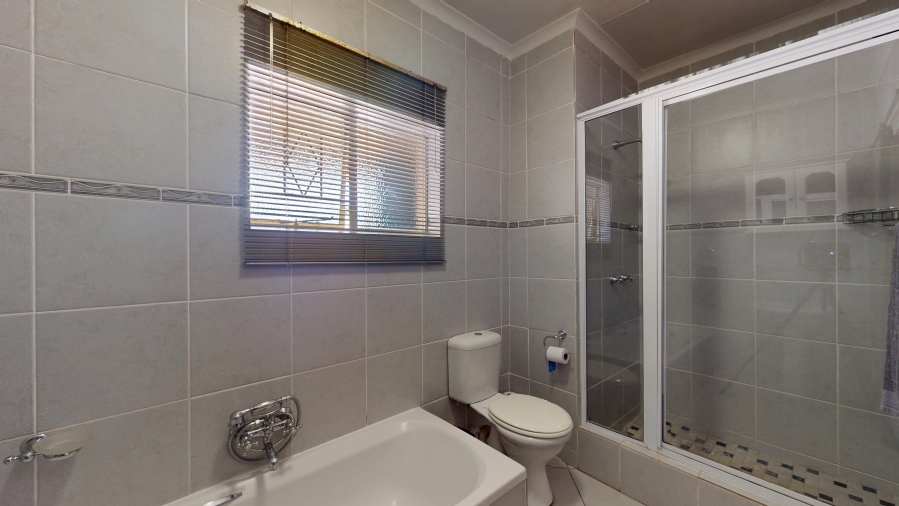 3 Bedroom Property for Sale in Glen Marais Gauteng