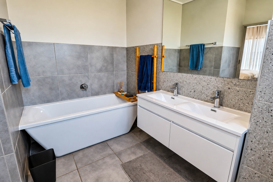 4 Bedroom Property for Sale in Amberfield Gauteng