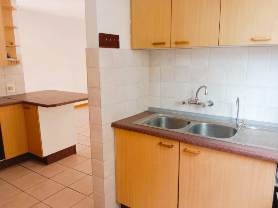To Let 2 Bedroom Property for Rent in Die Hoewes Gauteng