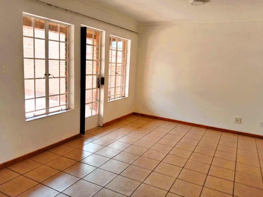 To Let 2 Bedroom Property for Rent in Die Hoewes Gauteng